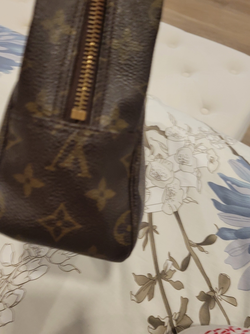 Louis Vuitton Monogram Canvas Toiletry Pouch in Brown and Tan Size 28 - Picture 5 of 6